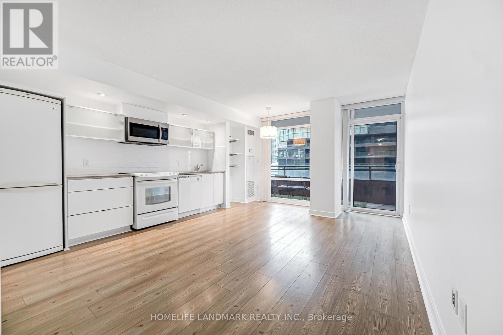 Unit 811 - 4k Spadina Avenue, Toronto, Ontario  M5V 3Y9 - Photo 5 - C12669870