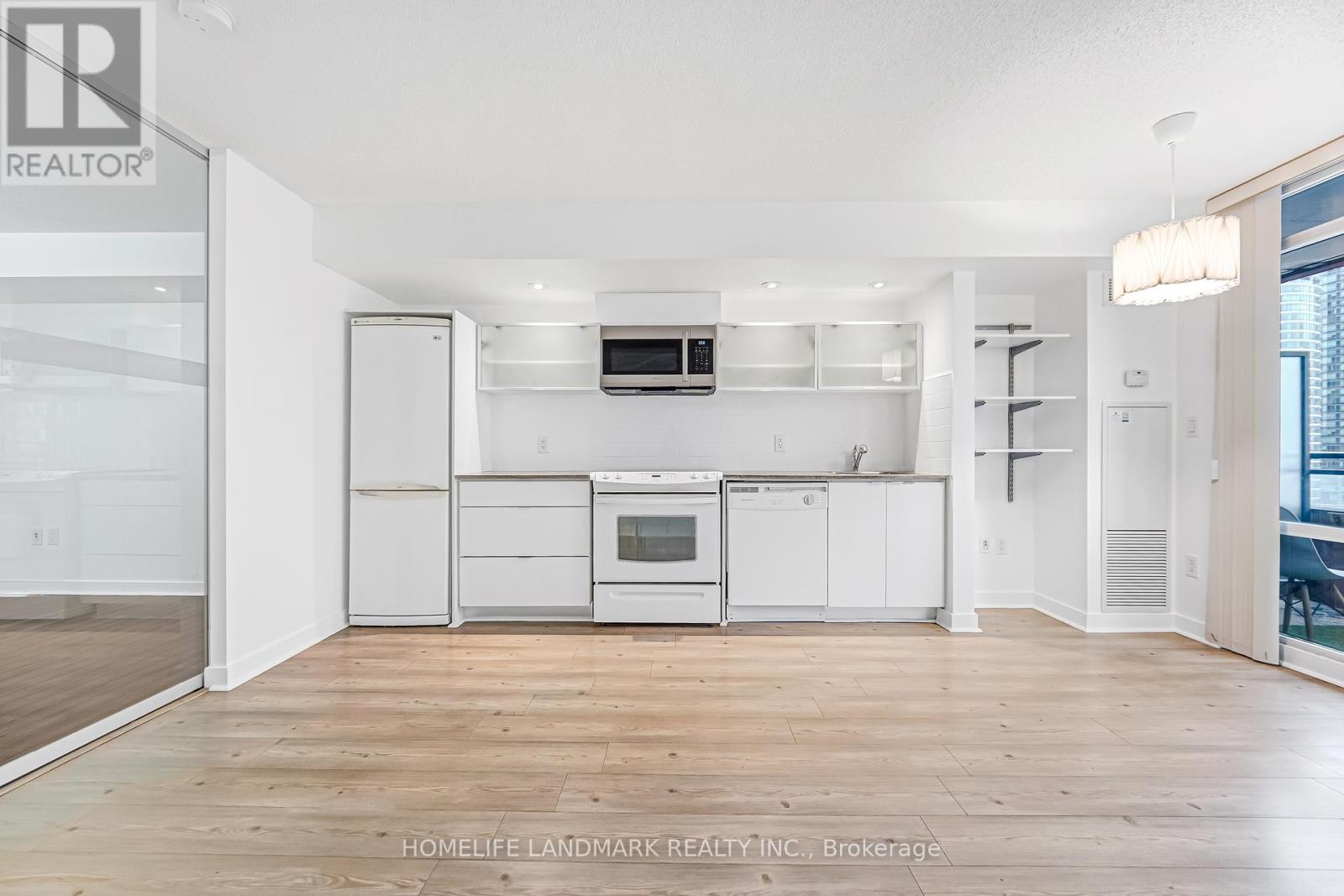 Unit 811 - 4k Spadina Avenue, Toronto, Ontario  M5V 3Y9 - Photo 7 - C12669870