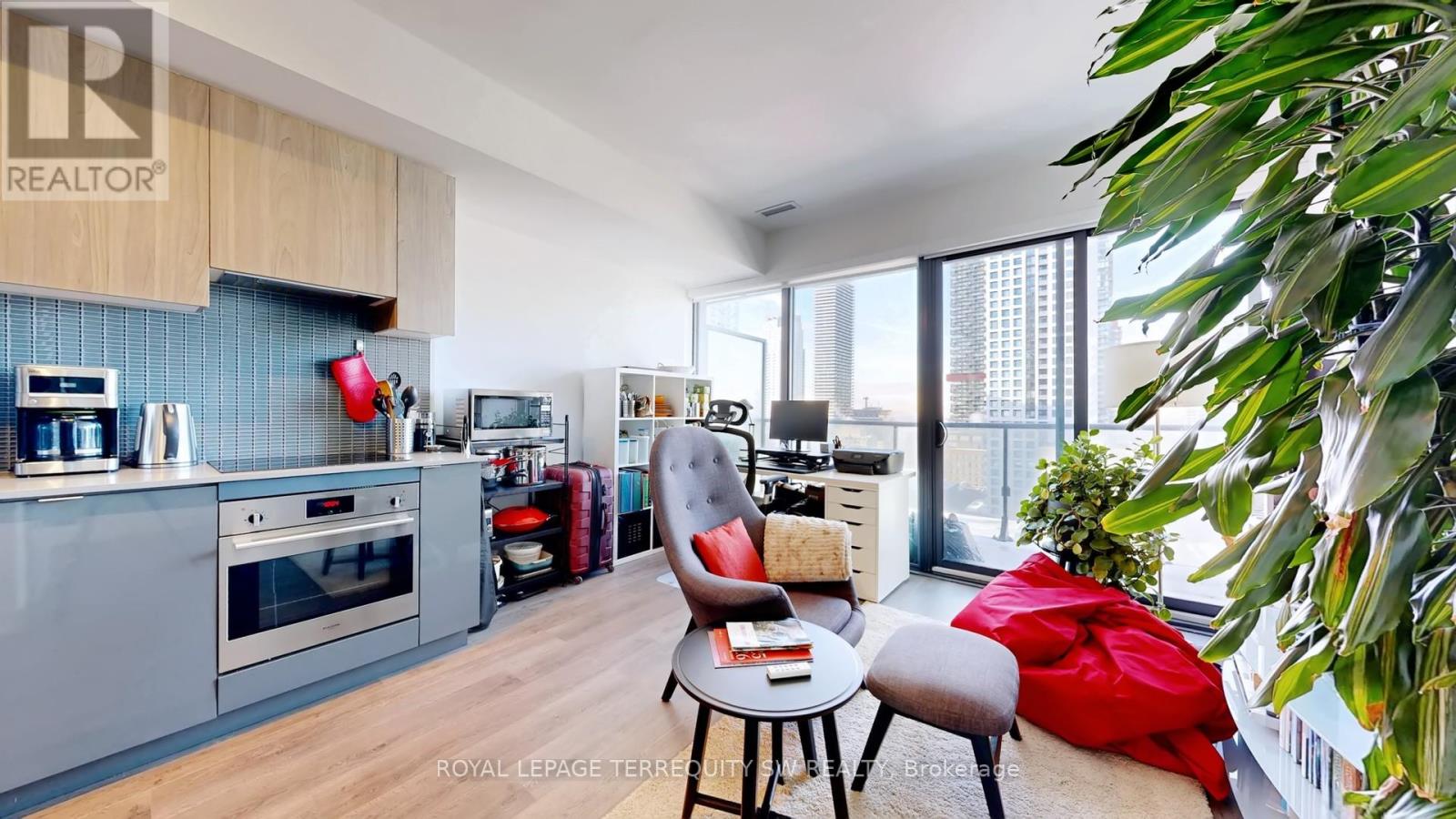 2201 - 161 Roehampton Avenue, Toronto, Ontario  M4P 0C8 - Photo 2 - C12731196