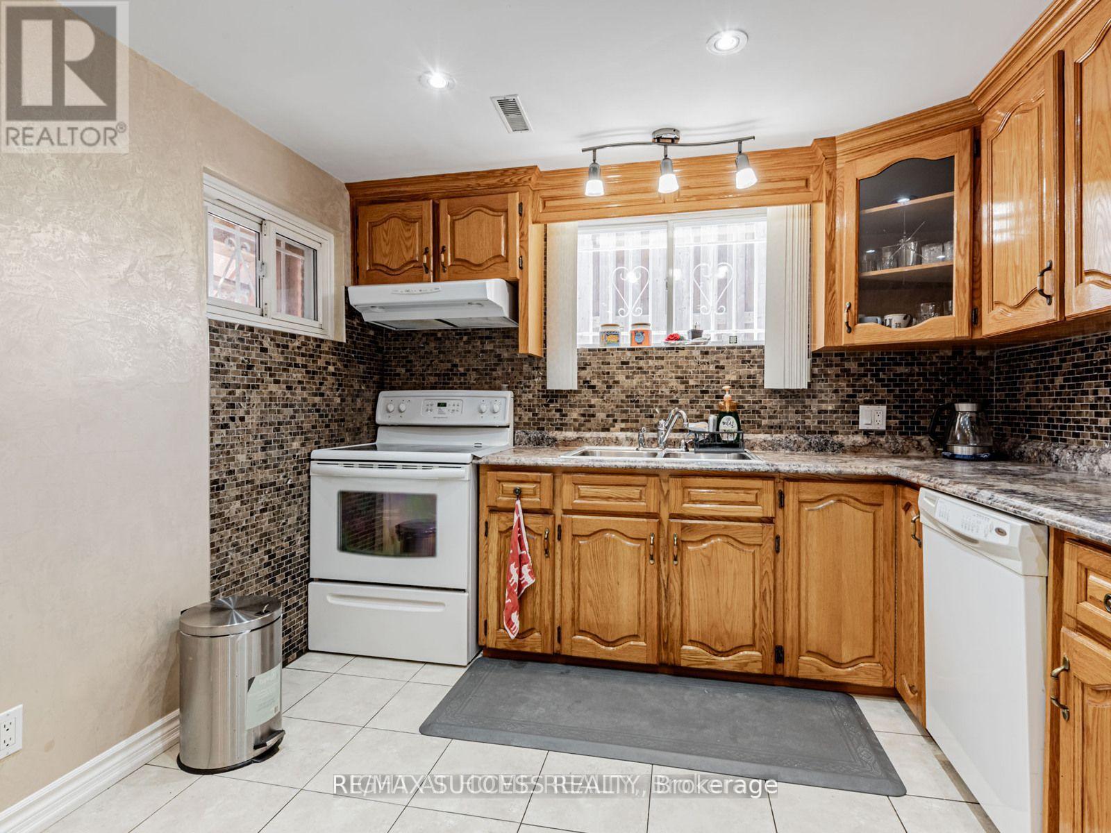 Basement - 7 Point O'woods Drive, Vaughan, Ontario  L4K 2E1 - Photo 6 - N12731194