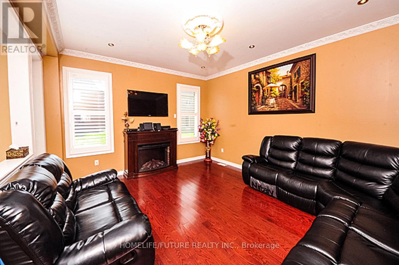 Main & 2nd Floor - 33 Silkgrove Terrace, Markham, Ontario  L6E 1P7 - Photo 4 - N12731218