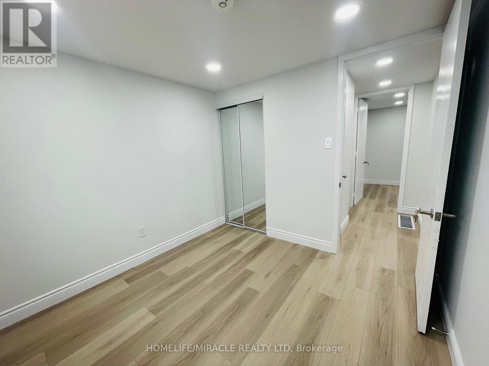 Upper - 45 Elmvale Crescent, Toronto, Ontario  M9V 2B8 - Photo 13 - W12731200