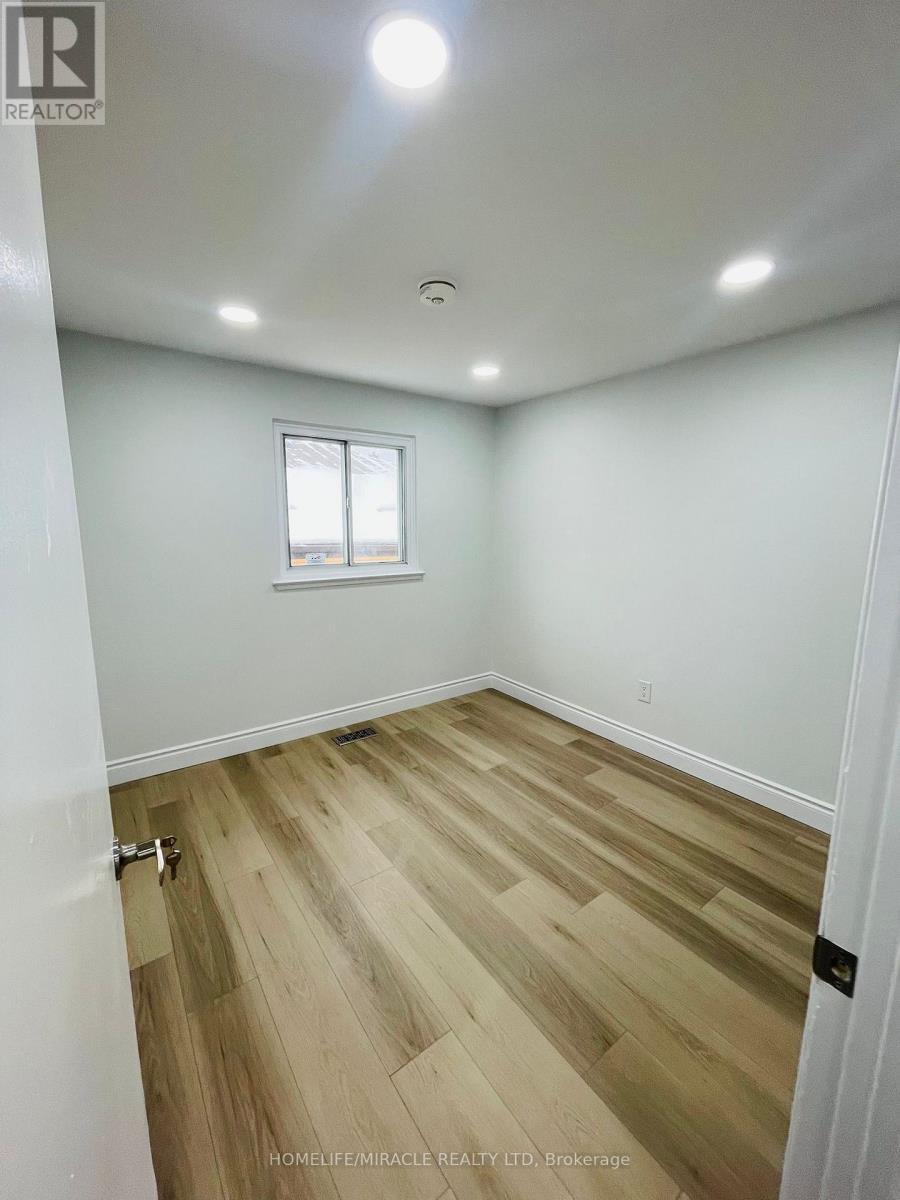 Upper - 45 Elmvale Crescent, Toronto, Ontario  M9V 2B8 - Photo 17 - W12731200