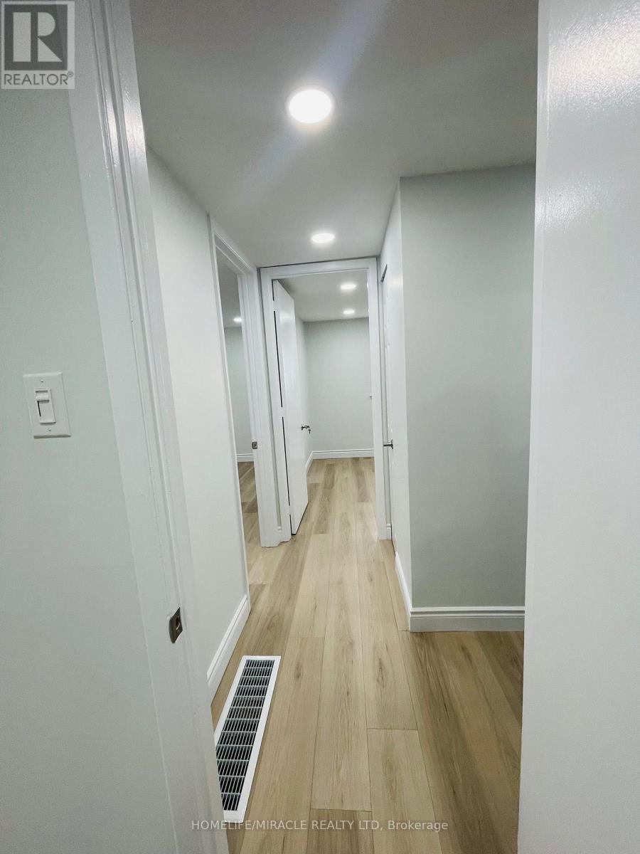 Upper - 45 Elmvale Crescent, Toronto, Ontario  M9V 2B8 - Photo 18 - W12731200