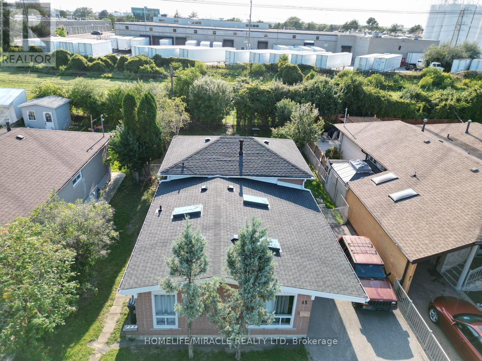 Upper - 45 Elmvale Crescent, Toronto, Ontario  M9V 2B8 - Photo 19 - W12731200