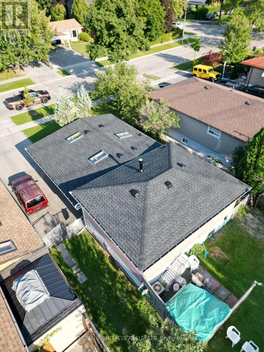 Upper - 45 Elmvale Crescent, Toronto, Ontario  M9V 2B8 - Photo 21 - W12731200