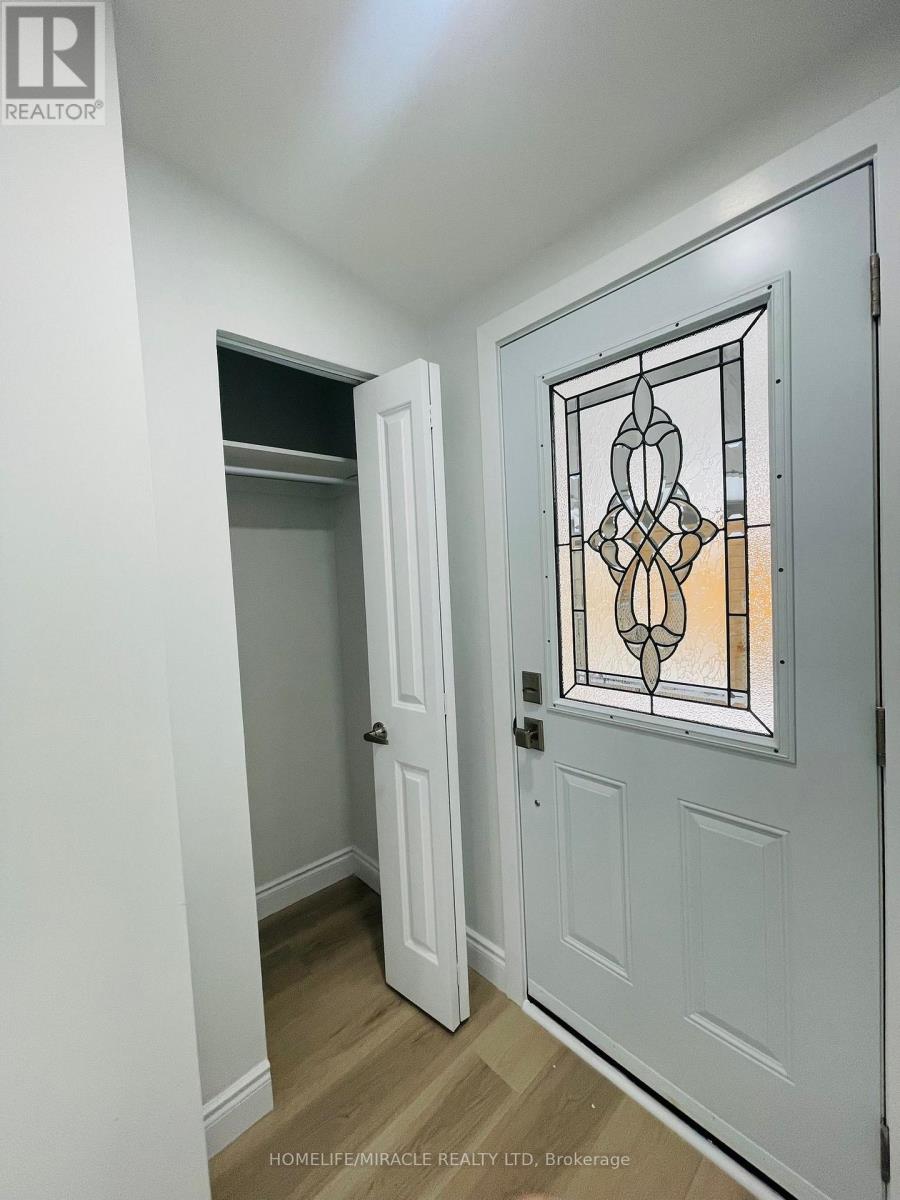 Upper - 45 Elmvale Crescent, Toronto, Ontario  M9V 2B8 - Photo 3 - W12731200