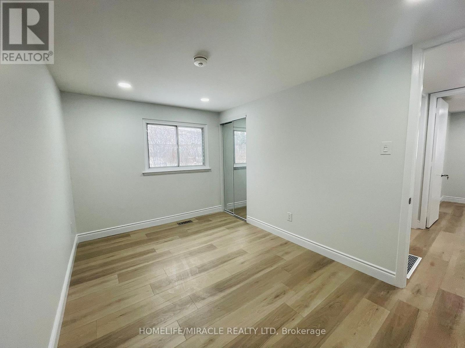 Upper - 45 Elmvale Crescent, Toronto, Ontario  M9V 2B8 - Photo 9 - W12731200