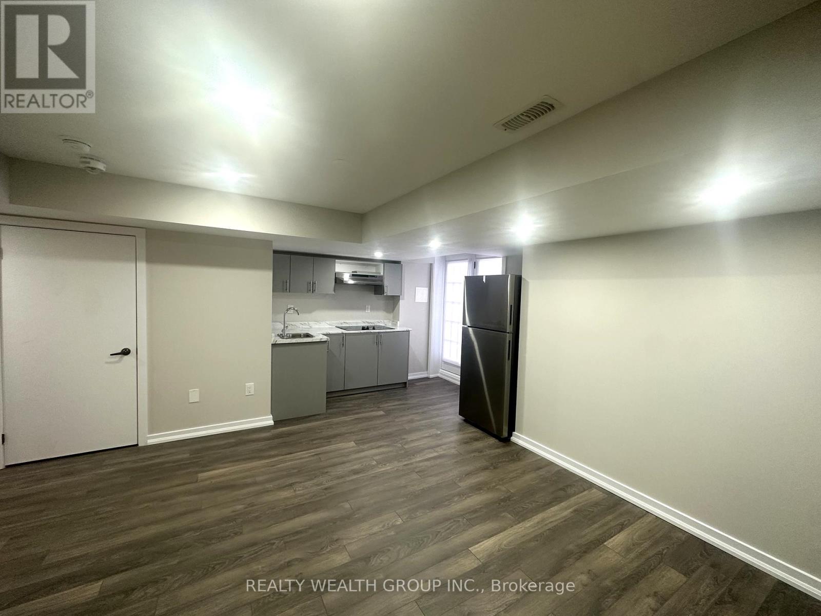 112 Golden Springs Drive, Brampton, Ontario  L7A 4N7 - Photo 25 - W12731224