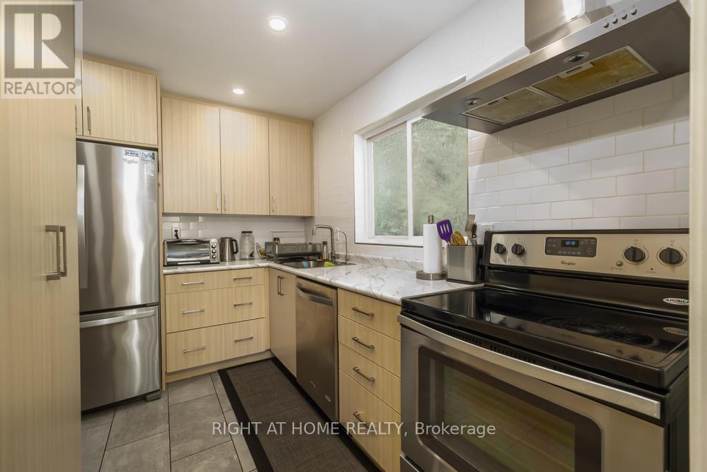 13 - 23 Four Winds Drive, Toronto, Ontario  M3J 1K7 - Photo 6 - W12731226