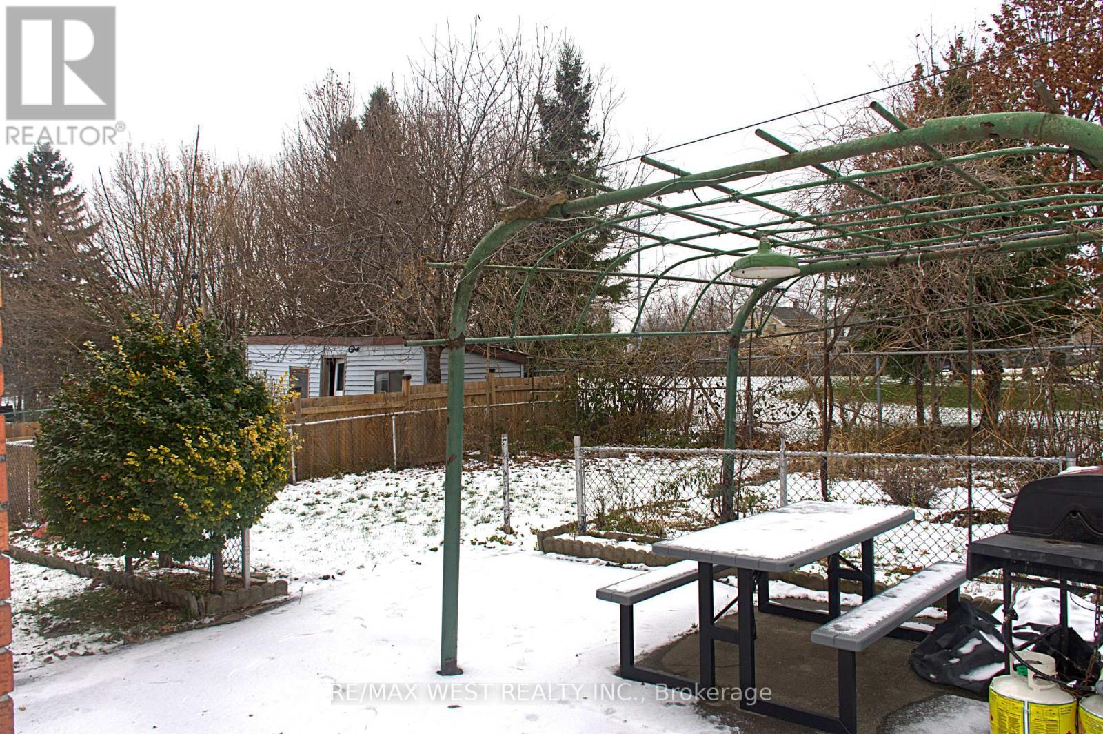 5177 Kitchener Street, Niagara Falls, Ontario  L2G 1B4 - Photo 4 - X12731210