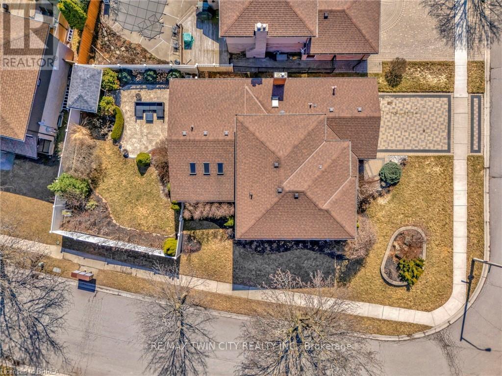 1 Bowen Lane, Brantford, Ontario  N3T 6G3 - Photo 2 - X12731222