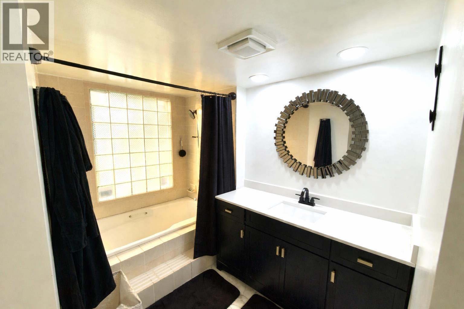 301 555 Austin Avenue, Coquitlam, British Columbia  V3K 6R8 - Photo 12 - R3083468