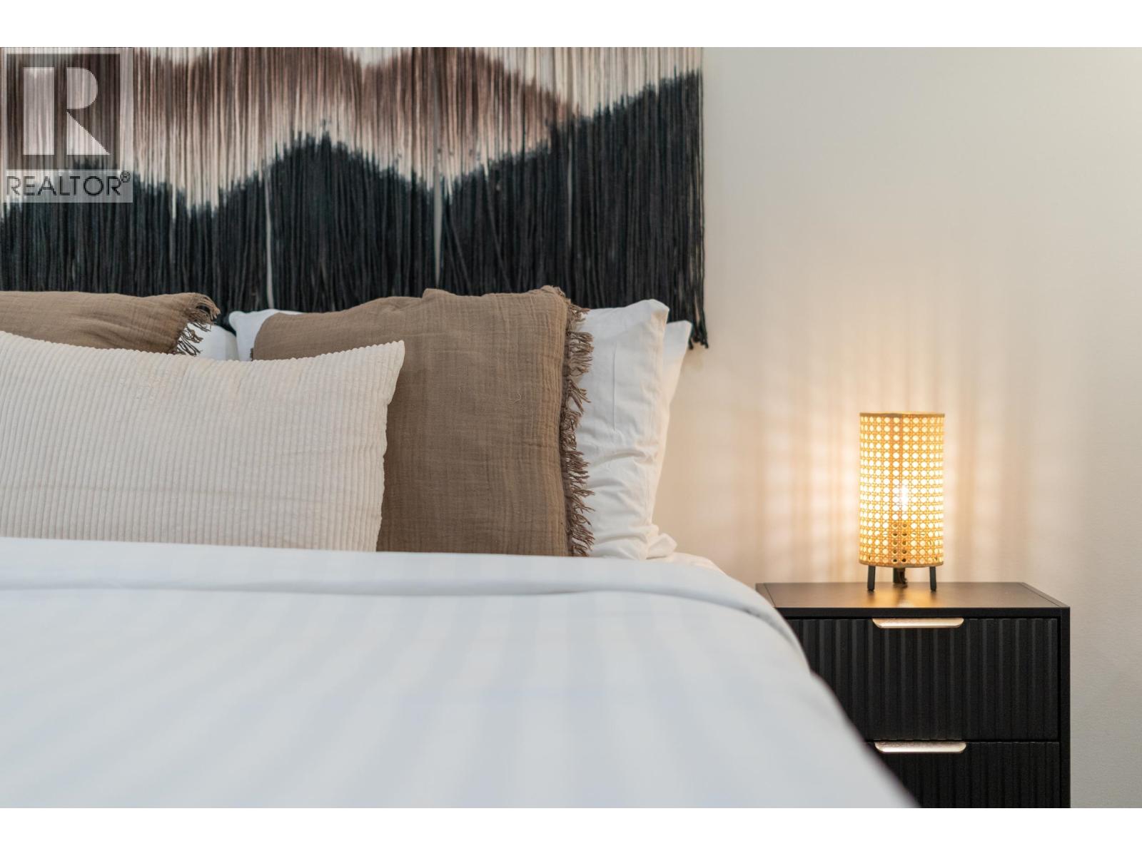 101 2021 Karen Crescent, Whistler, British Columbia  V8E 0H1 - Photo 33 - R3083479