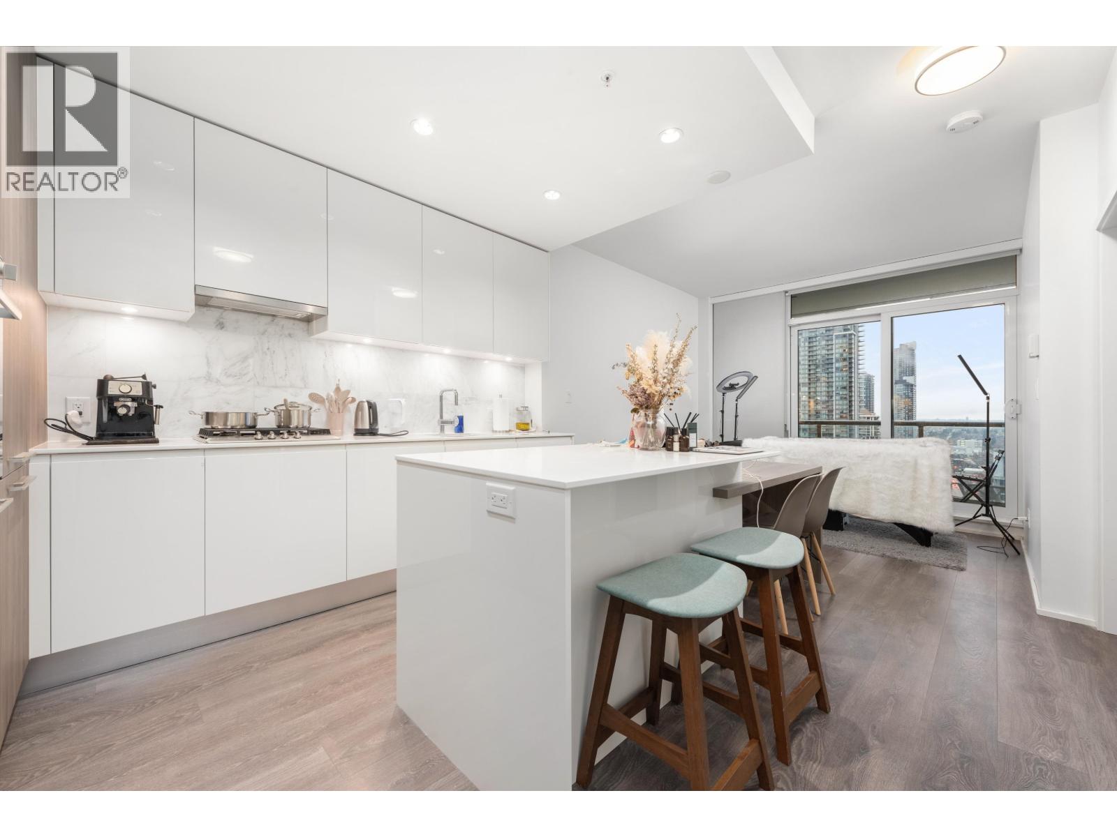 1907 1955 ALPHA WAY, Burnaby, British Columbia