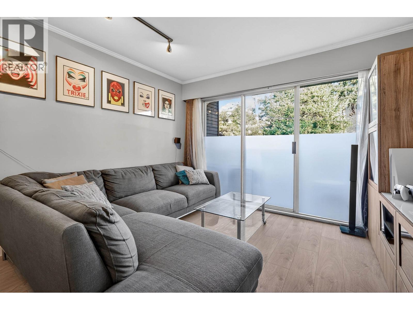 211 230 Mowat Street, New Westminster, British Columbia  V3M 4B2 - Photo 3 - R3083494