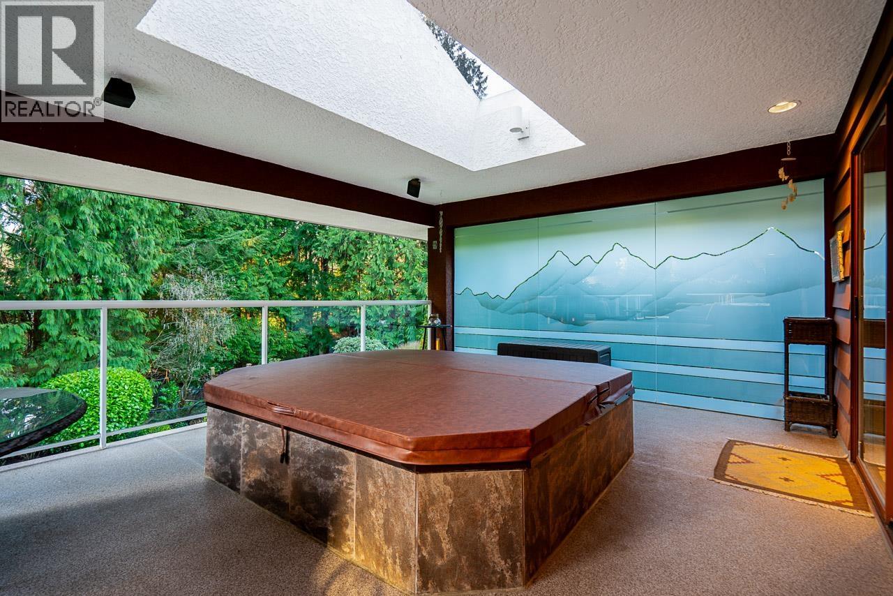 4695 Mapleridge Drive, North Vancouver, British Columbia  V7R 3T6 - Photo 8 - R3083504