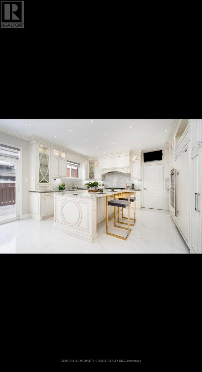 63 Northface Crescent, Brampton, Ontario  L6R 2X9 - Photo 10 - W12731250