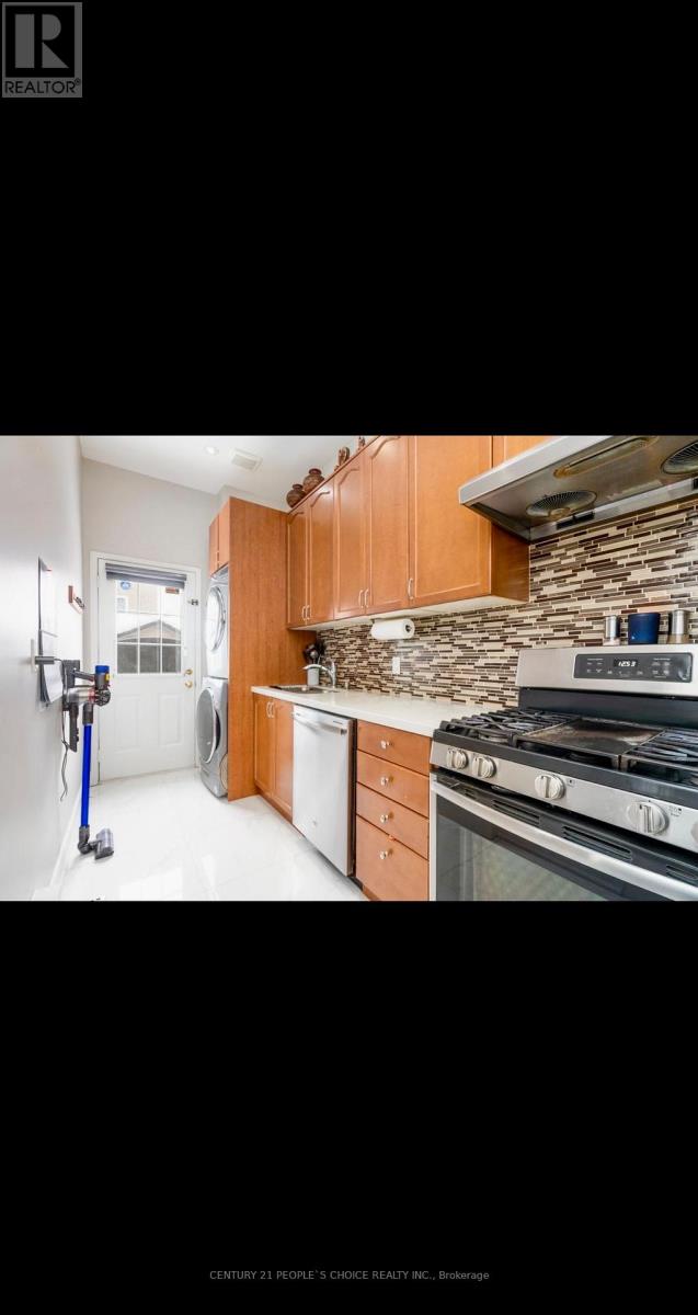 63 Northface Crescent, Brampton, Ontario  L6R 2X9 - Photo 11 - W12731250