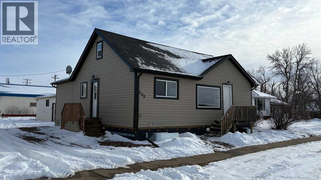 608 2 Street W, Bow Island, Alberta  T0K 0G0 - Photo 2 - A2273769