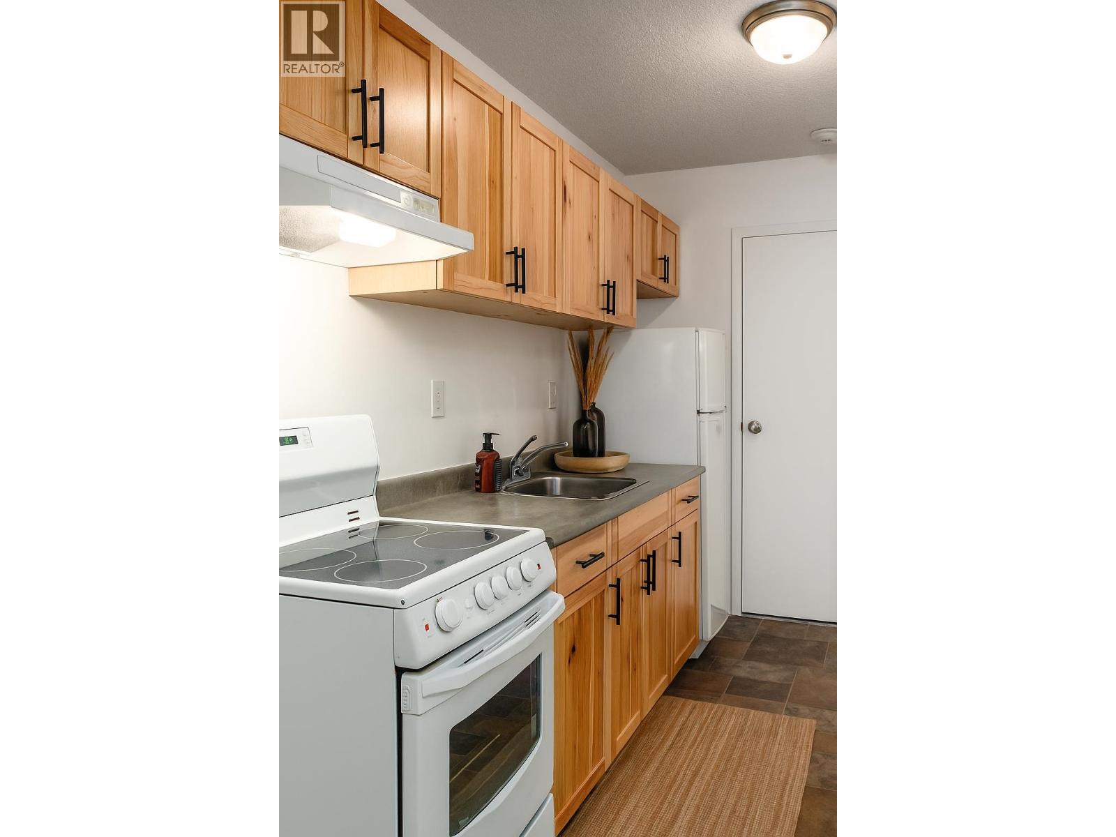 307 2021 Karen Crescent, Whistler, British Columbia  V8E 0H1 - Photo 4 - R3032876