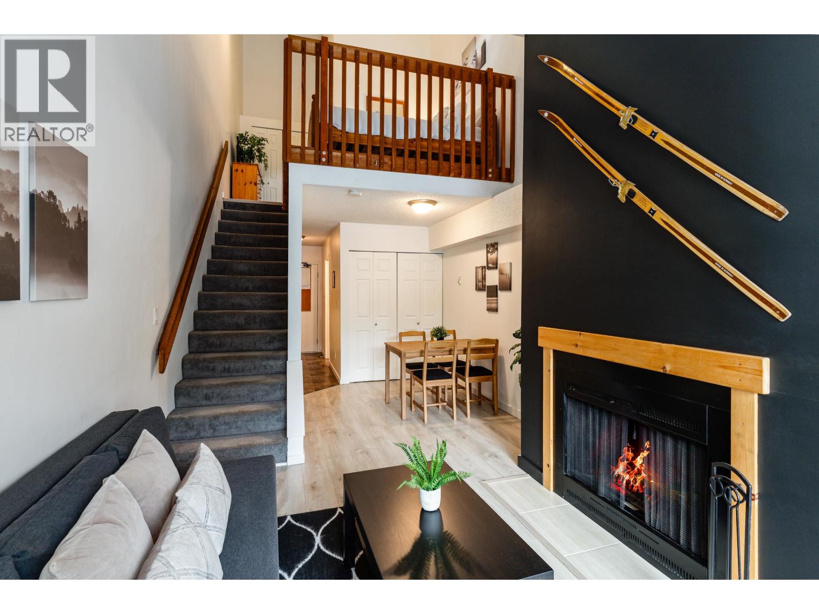 307 2021 Karen Crescent, Whistler, British Columbia  V8E 0H1 - Photo 2 - R3032876