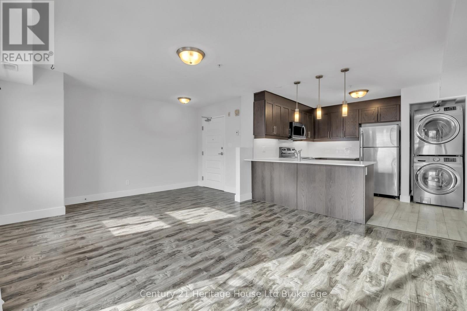 303 - 34 Brock Street, Woodstock, Ontario N4S 3B5 - Photo 2 - X12731256