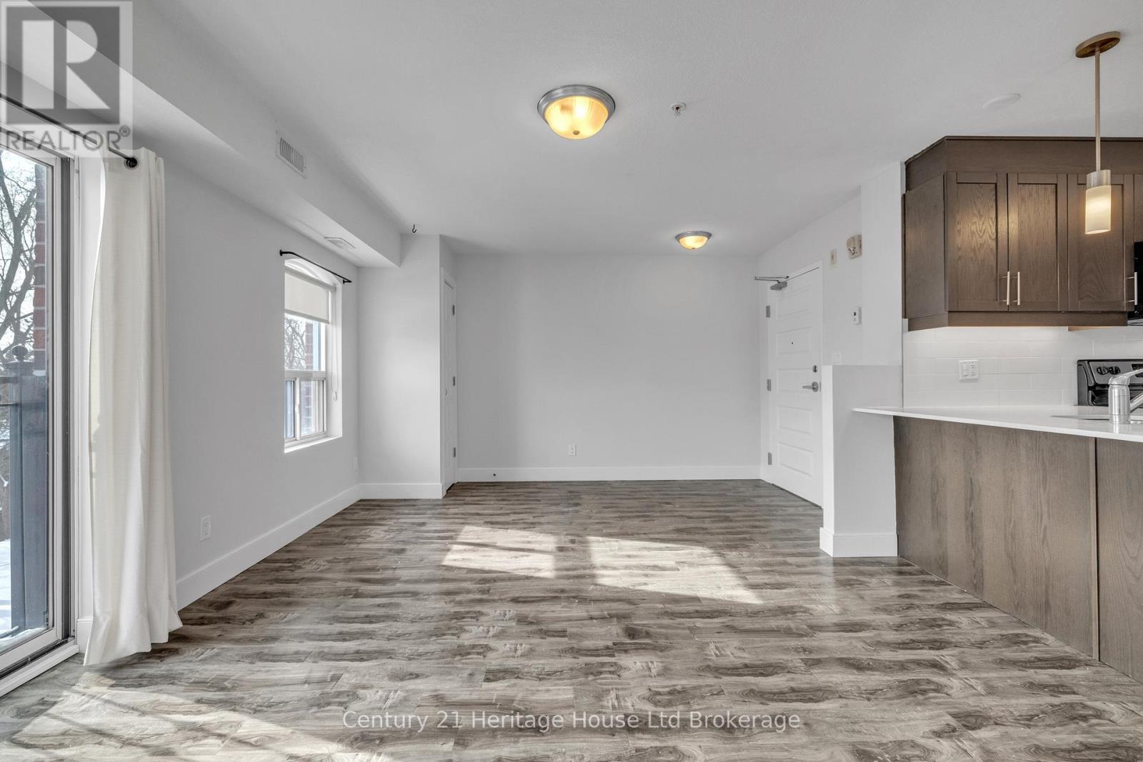 303 - 34 Brock Street, Woodstock, Ontario N4S 3B5 - Photo 3 - X12731256