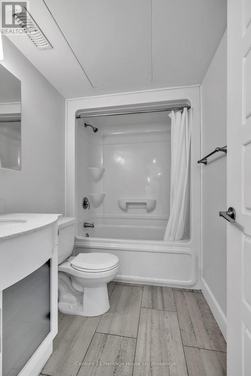 303 - 34 Brock Street, Woodstock, Ontario N4S 3B5 - Photo 8 - X12731256