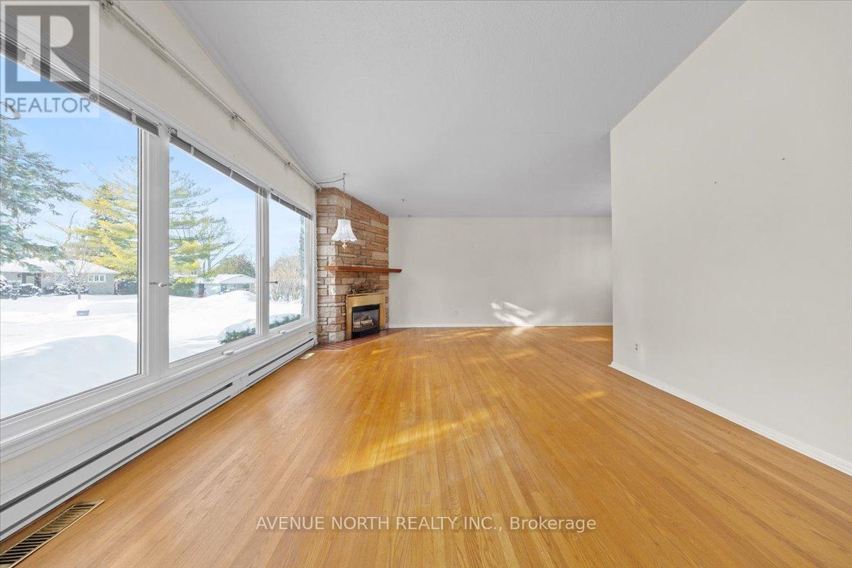 24 Parkmount Crescent, Ottawa, Ontario  K2H 5T4 - Photo 5 - X12731272