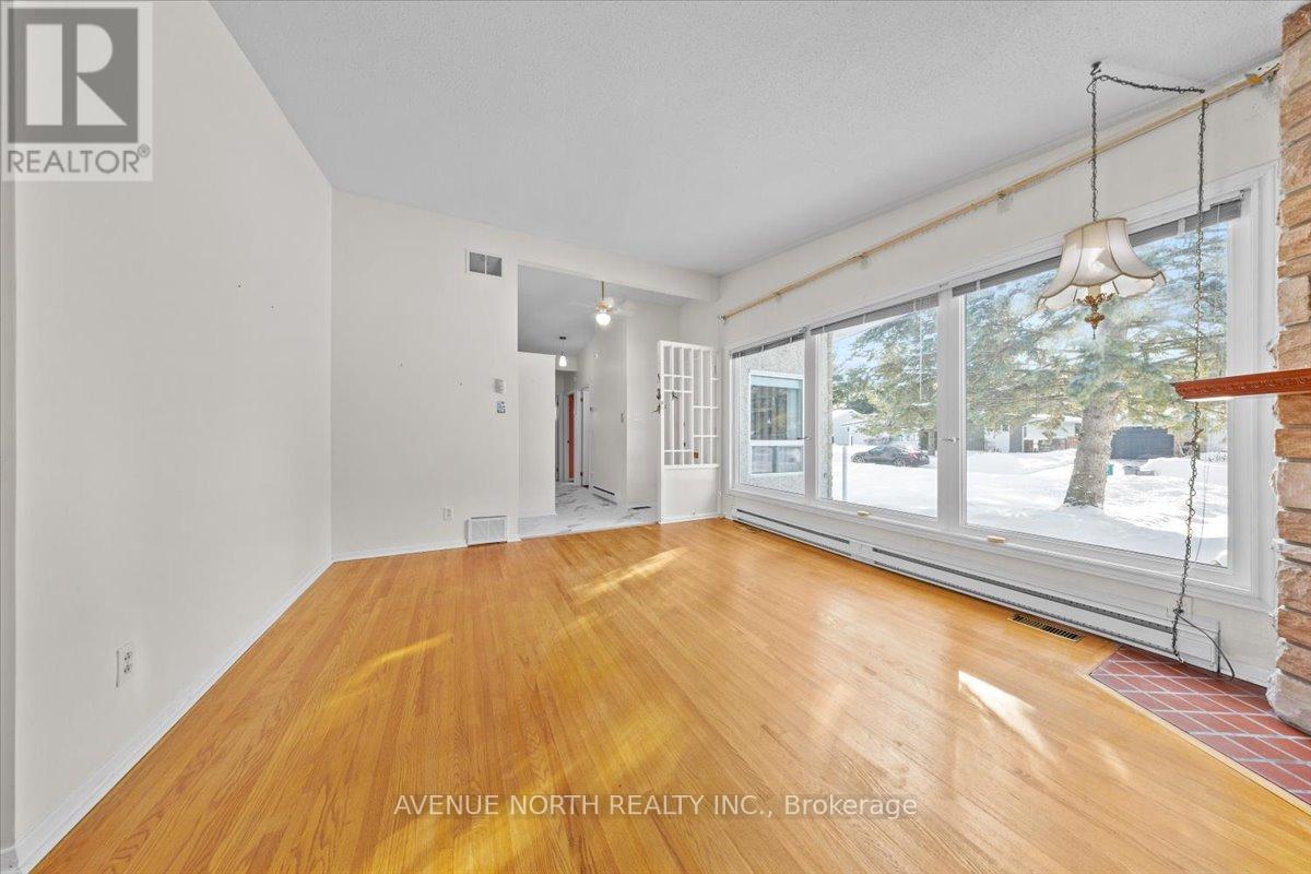 24 Parkmount Crescent, Ottawa, Ontario  K2H 5T4 - Photo 6 - X12731272