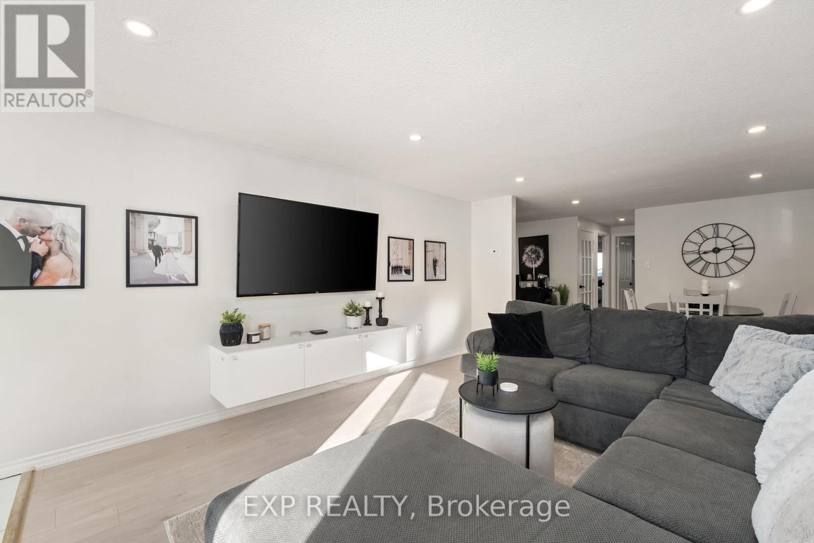 52 Geddes Crescent, Barrie, Ontario  L4N 7B2 - Photo 4 - S12565416