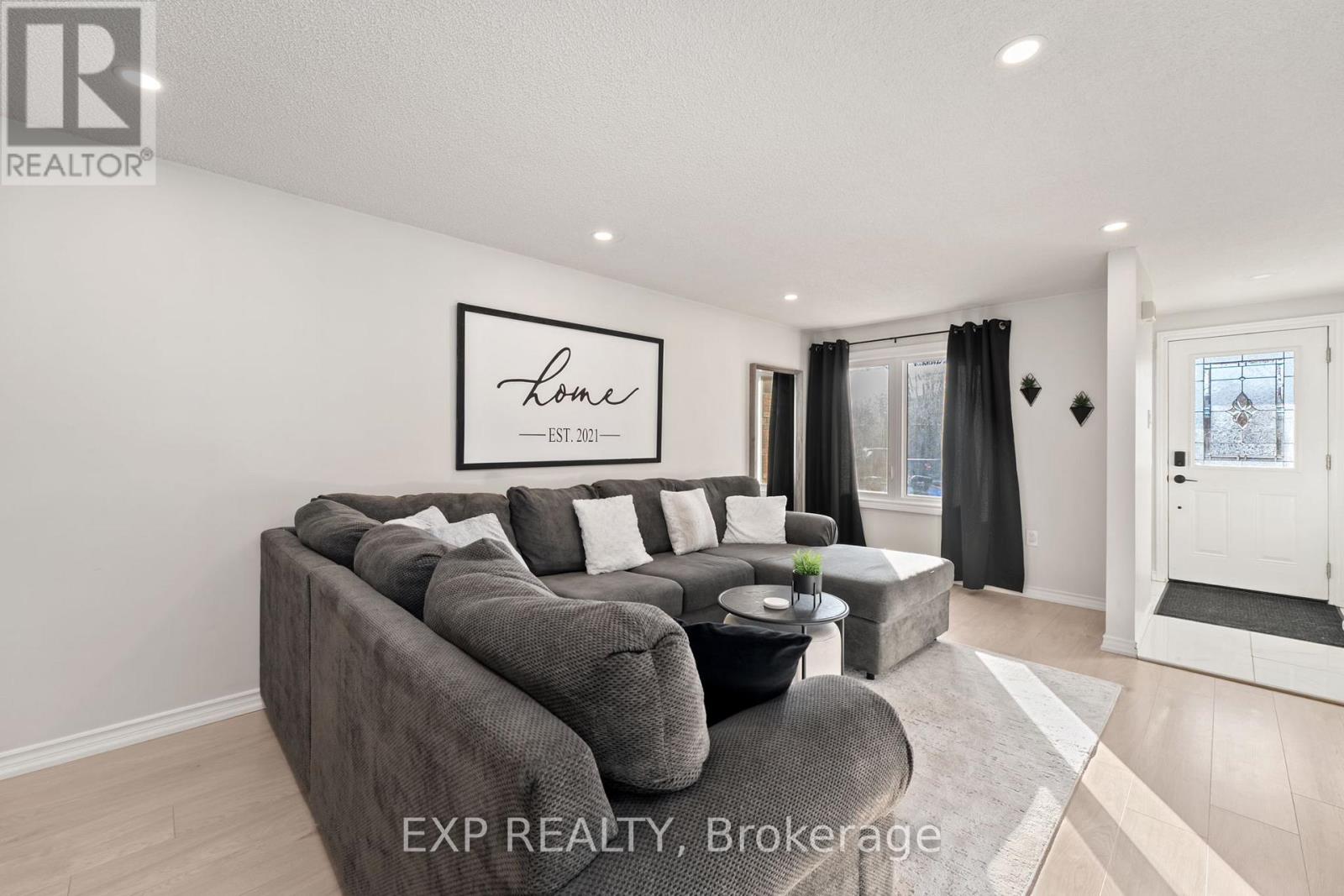 52 Geddes Crescent, Barrie, Ontario  L4N 7B2 - Photo 8 - S12565416