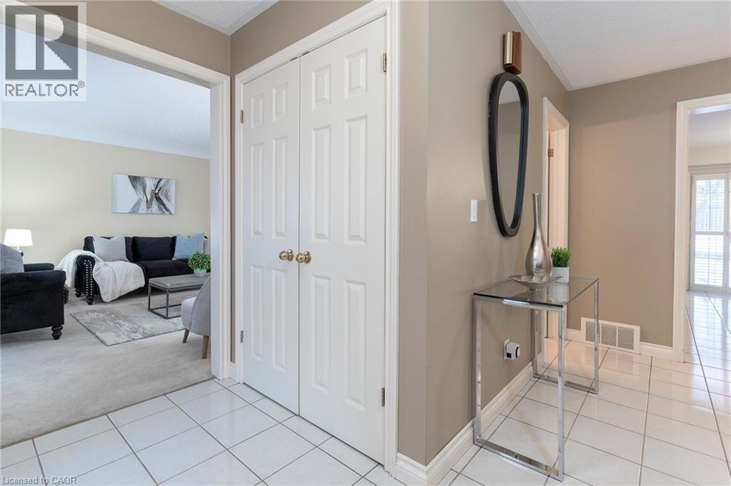 6005 Mountaingate Drive, Niagara Falls, Ontario  L2J 4H9 - Photo 4 - 40801077