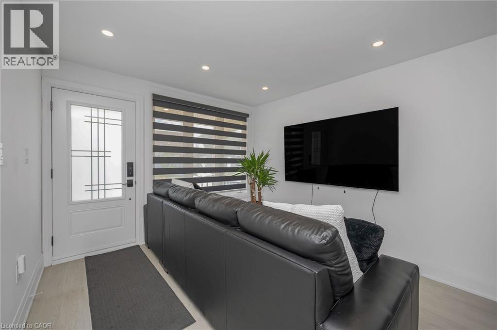 525 Britannia Avenue, Hamilton, Ontario  L8L 1W7 - Photo 4 - 40800855