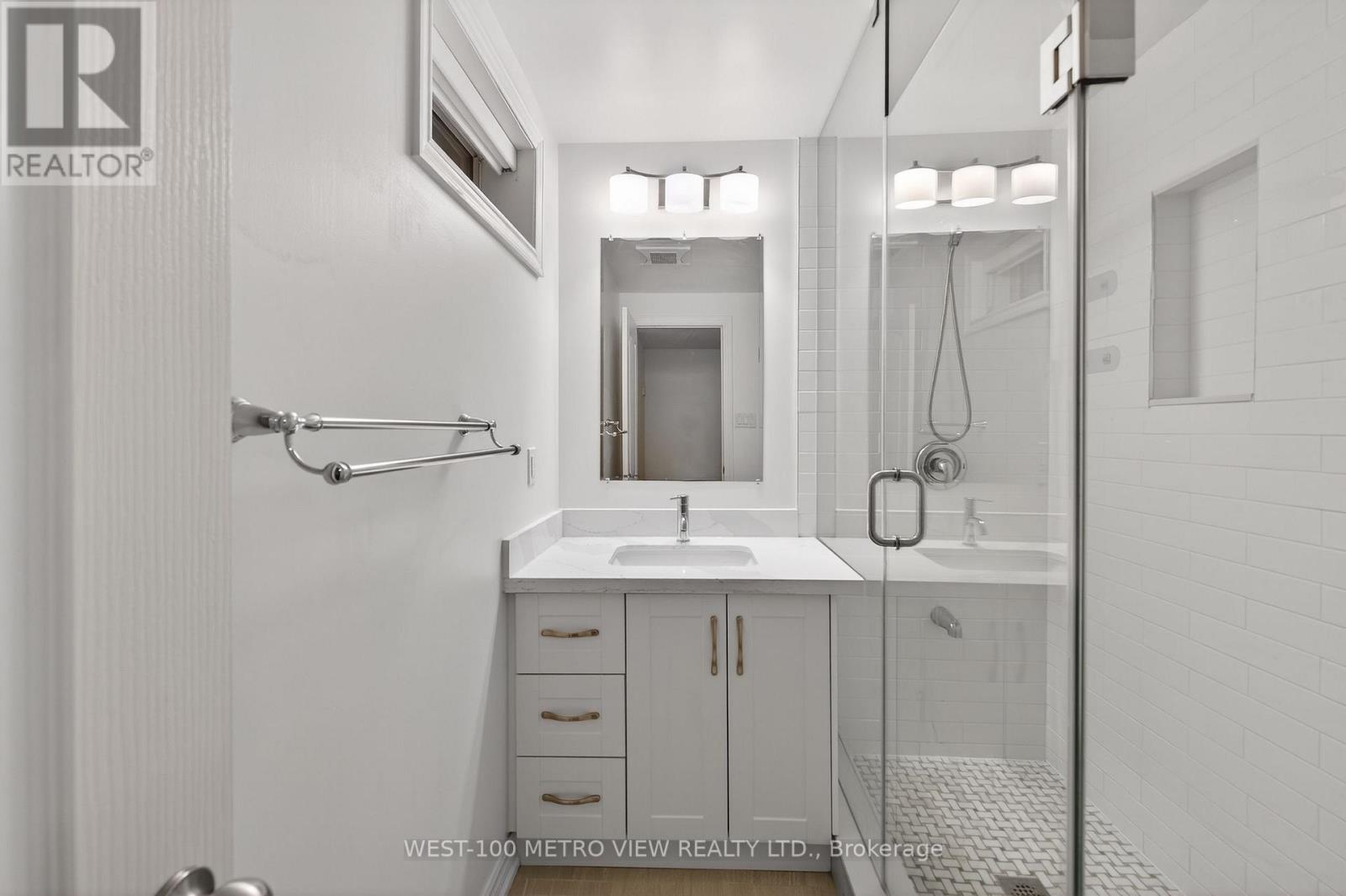 3139 Dover Crescent, Mississauga, Ontario  L5L 5V3 - Photo 14 - W12731258