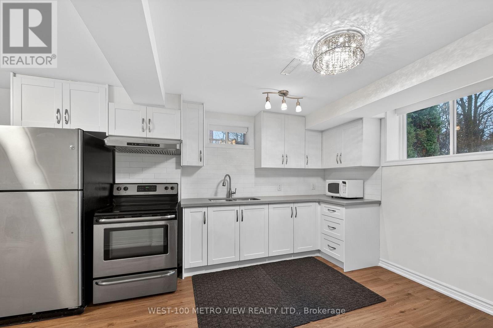 3139 Dover Crescent, Mississauga, Ontario  L5L 5V3 - Photo 2 - W12731258