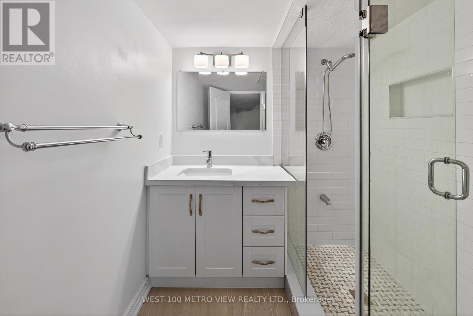 3139 Dover Crescent, Mississauga, Ontario  L5L 5V3 - Photo 8 - W12731258