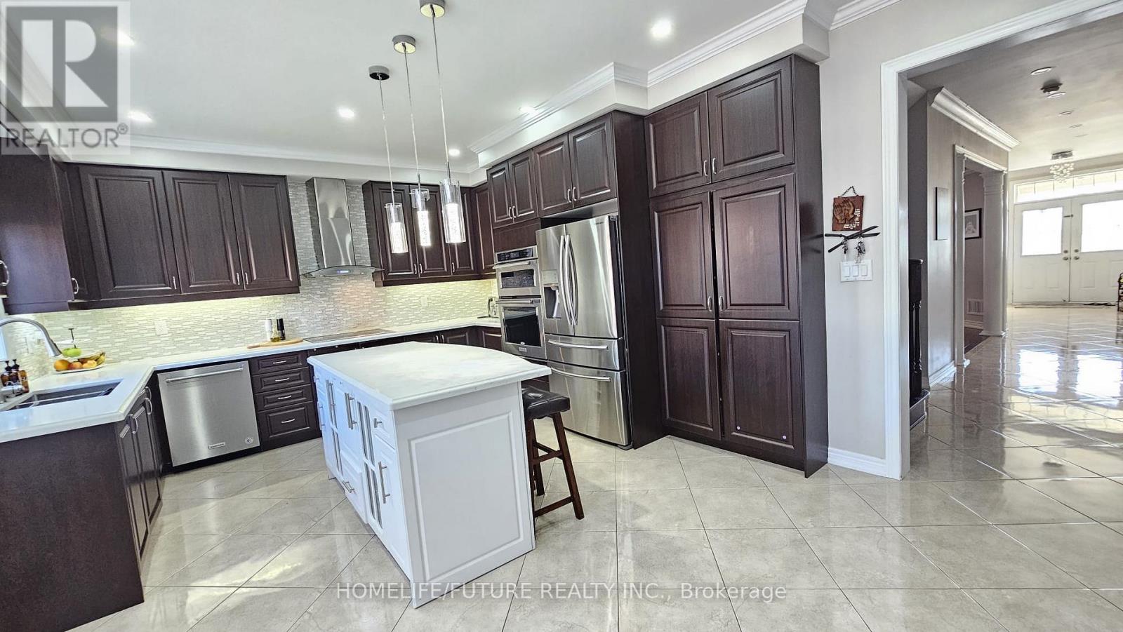 77 Martin Byrne Drive, Brampton, Ontario  L6P 4C7 - Photo 5 - W12731274