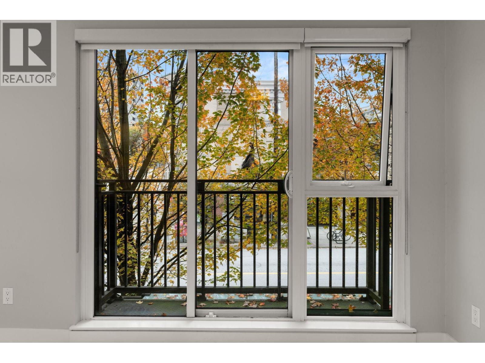 207 111 E 3rd Street, North Vancouver, British Columbia  V7L 0C6 - Photo 11 - R3083135