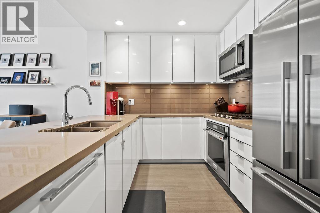 328 255 W 1ST STREET, North Vancouver, British Columbia