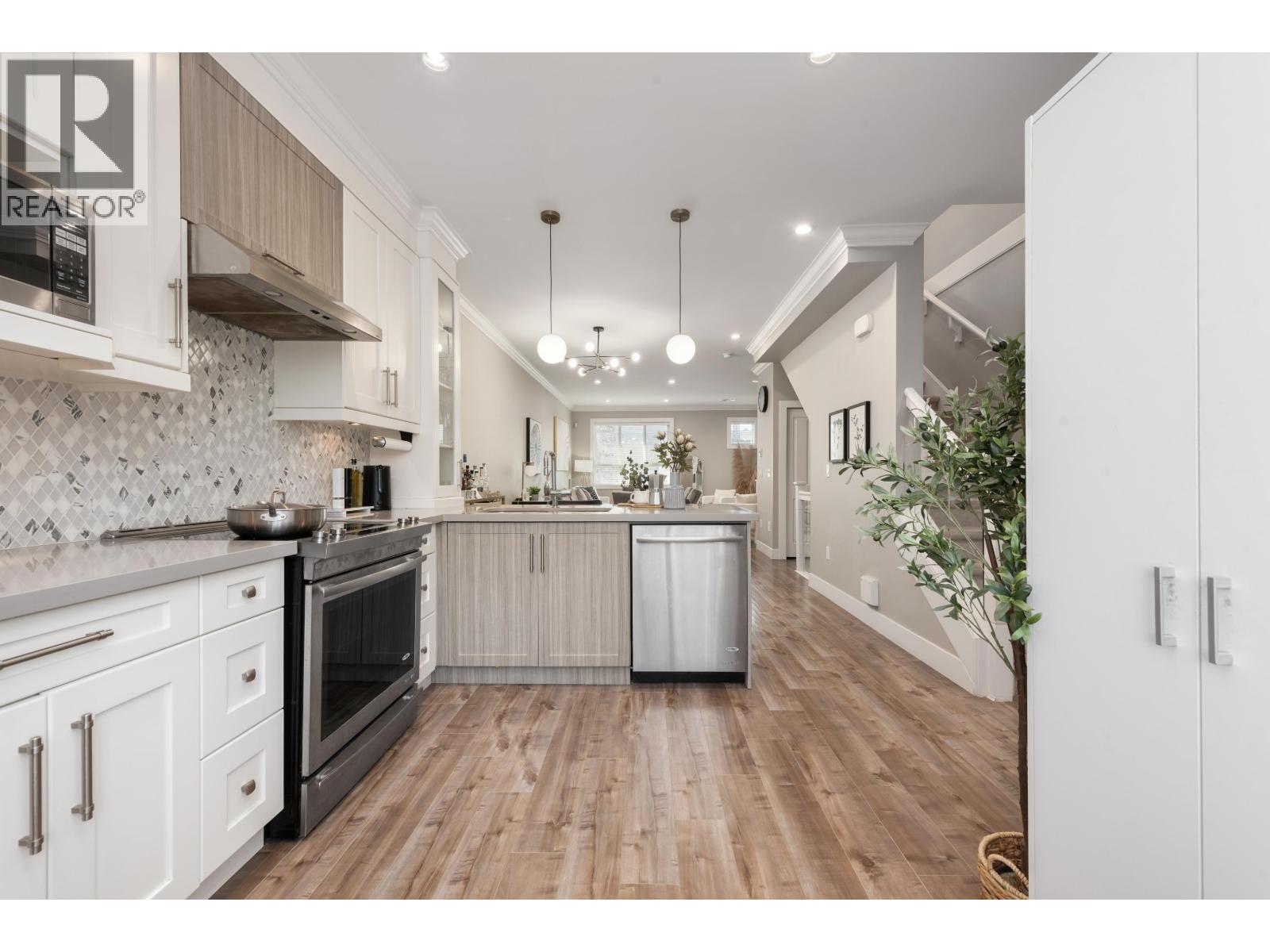 Listing Picture 11 of 31 : 6 9840 ALBERTA ROAD, Richmond / 烈治文 - 魯藝地產 Yvonne Lu Group - MLS Medallion Club Member