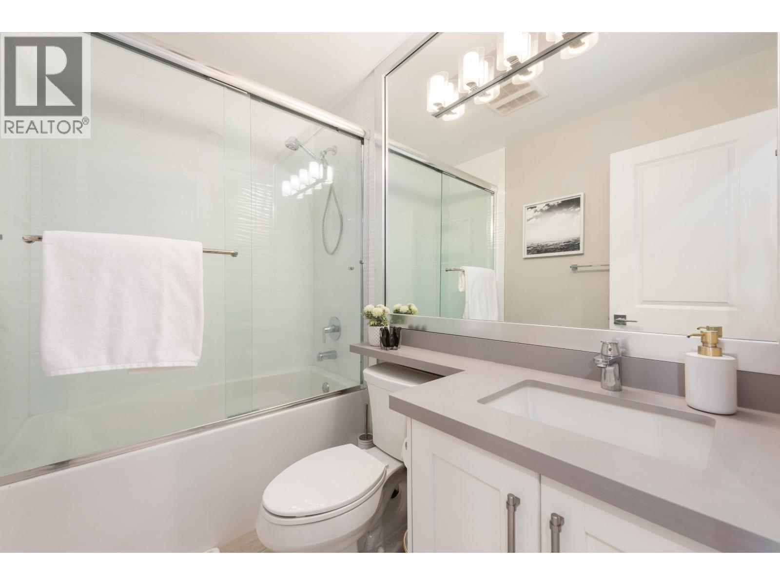 Listing Picture 19 of 31 : 6 9840 ALBERTA ROAD, Richmond / 烈治文 - 魯藝地產 Yvonne Lu Group - MLS Medallion Club Member