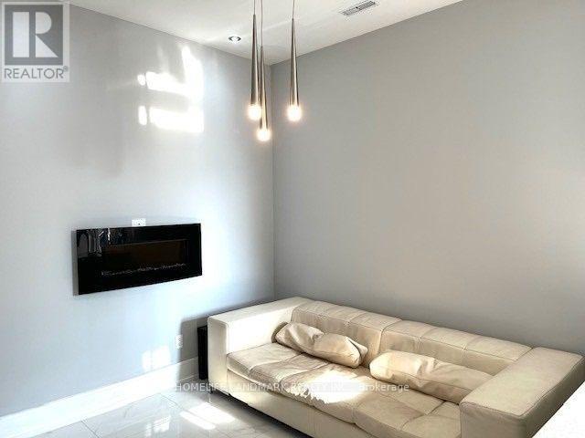 Upper - 220 Ossington Avenue, Toronto, Ontario  M6J 2Z9 - Photo 2 - C12731304