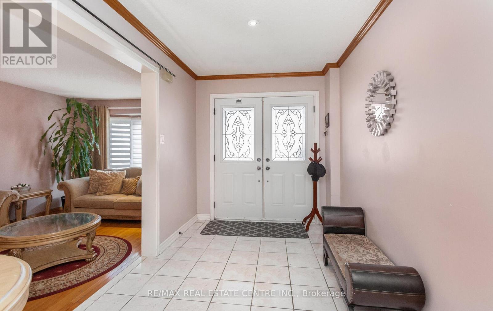 34 Corkett Drive S, Brampton, Ontario  L6X 3G9 - Photo 3 - W12731296