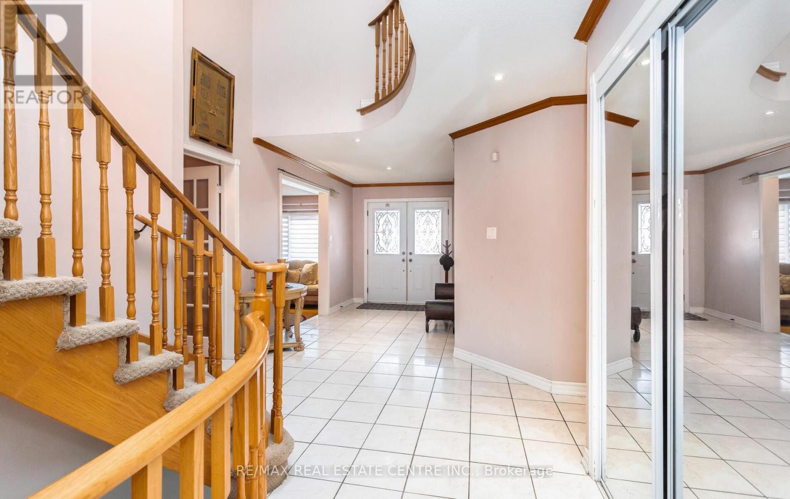 34 Corkett Drive S, Brampton, Ontario  L6X 3G9 - Photo 4 - W12731296