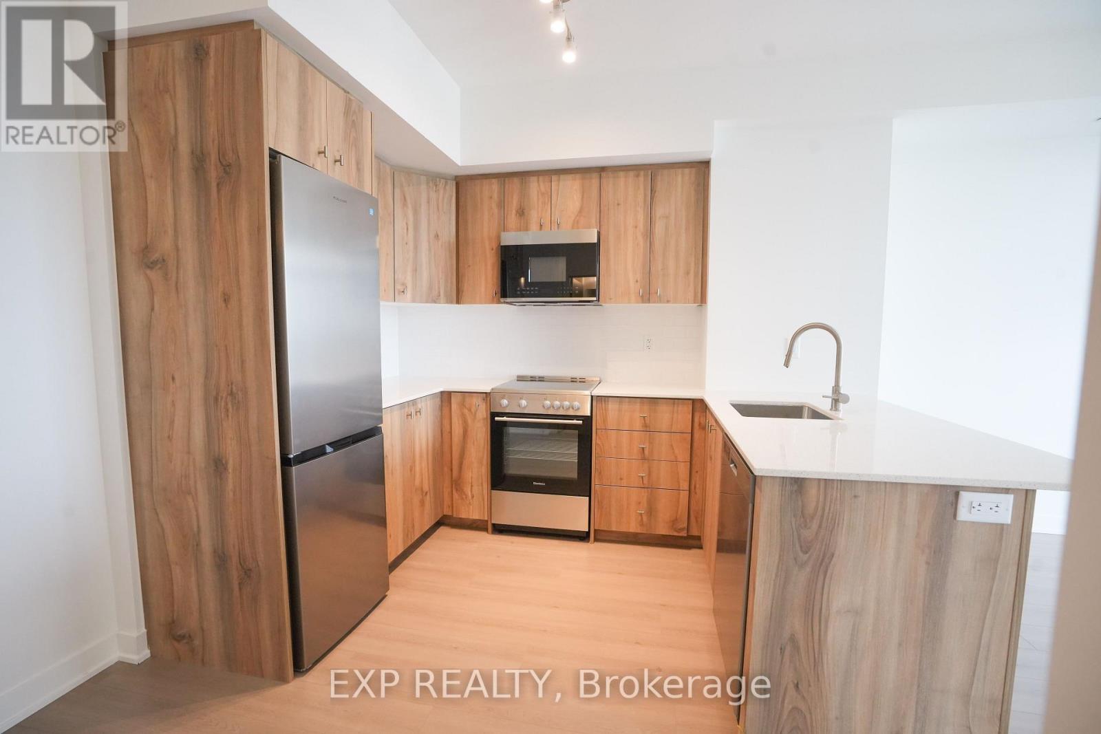 2011 - 25 Wellington Street S, Kitchener, Ontario  N2G 0G5 - Photo 2 - X12731306