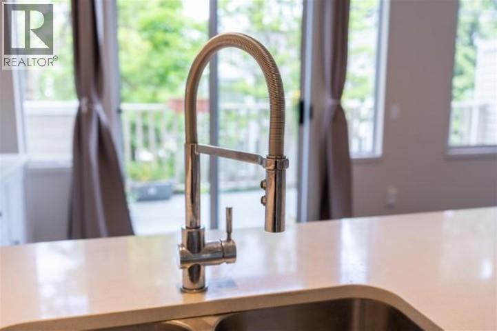 10 7500 Cumberland Street, Burnaby, British Columbia  V3N 4Z9 - Photo 4 - R3083448