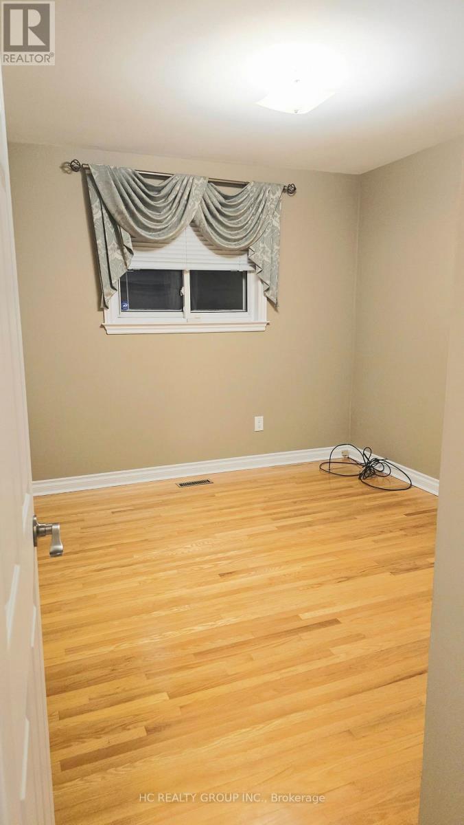 (Main Level) - 3161 Rymal Road, Mississauga, Ontario  L4Y 3B4 - Photo 11 - W12731310