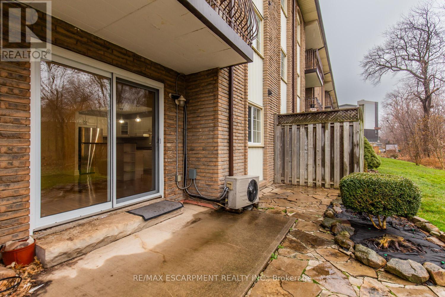 110 - 20 John Street, Grimsby, Ontario  L3M 1X5 - Photo 14 - X12731330